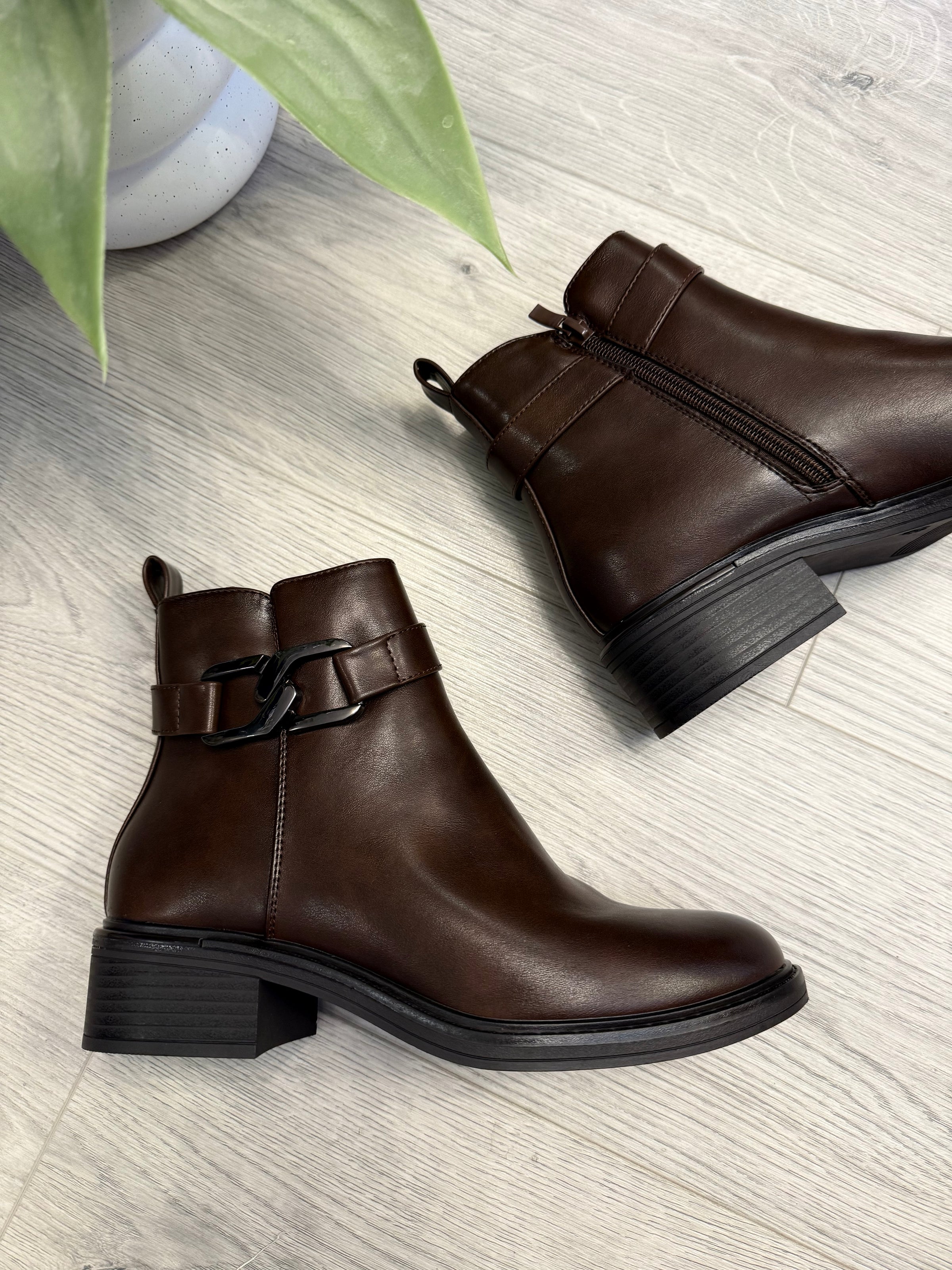 Carmen Ankle Boots In Chocolate
