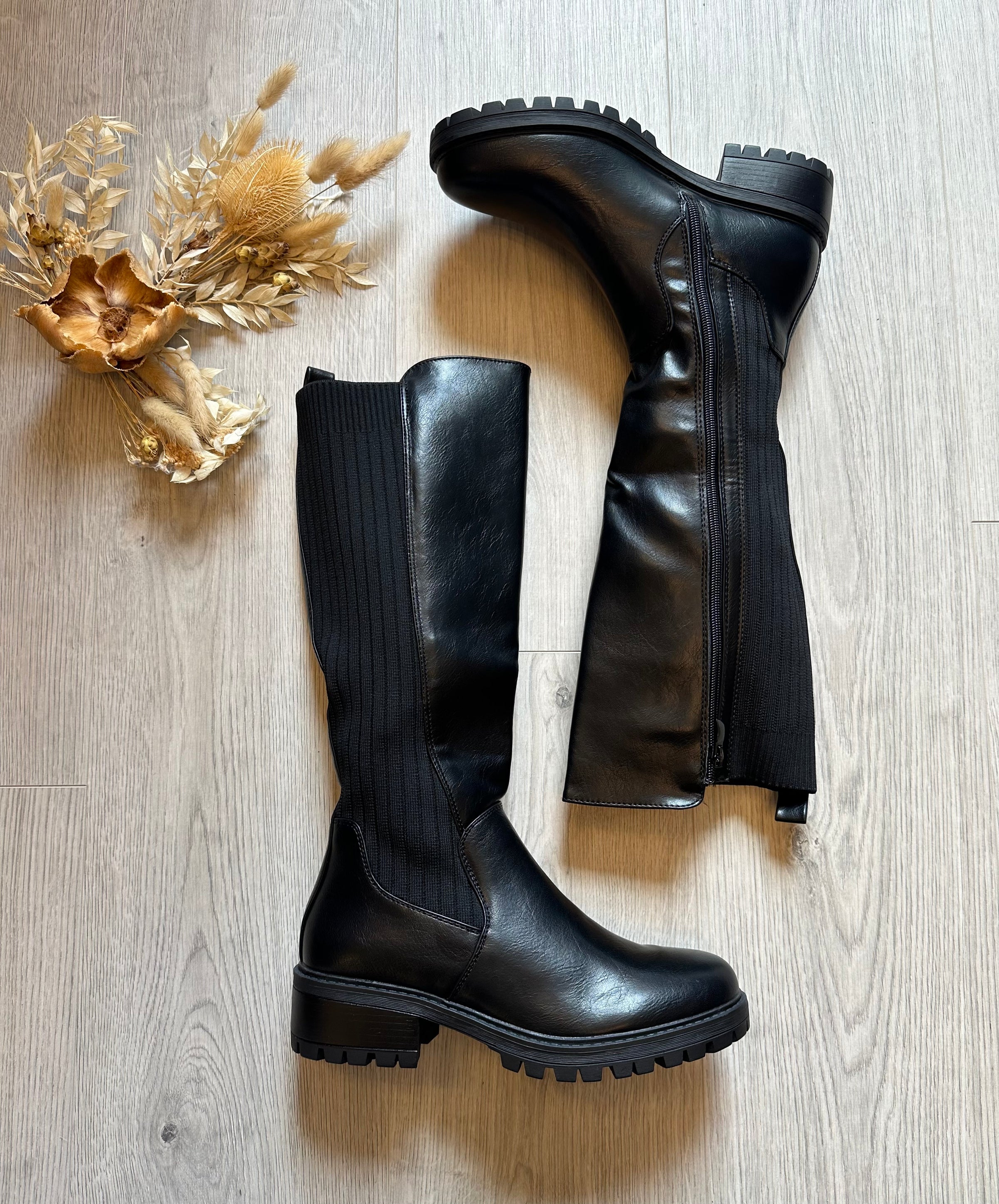 Kim Knee Boots In Black