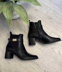 Bailey Ankle Boots In Black