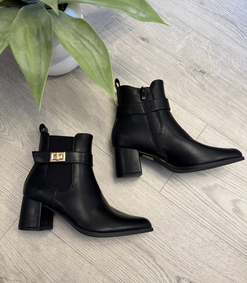 Bailey Ankle Boots In Black