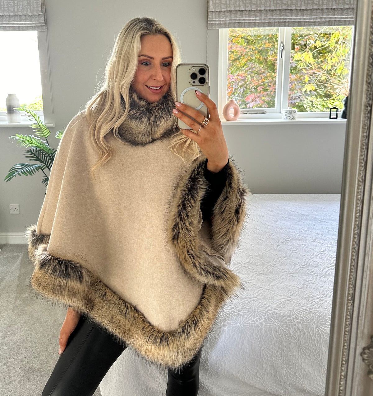 Pippa Poncho In Beige