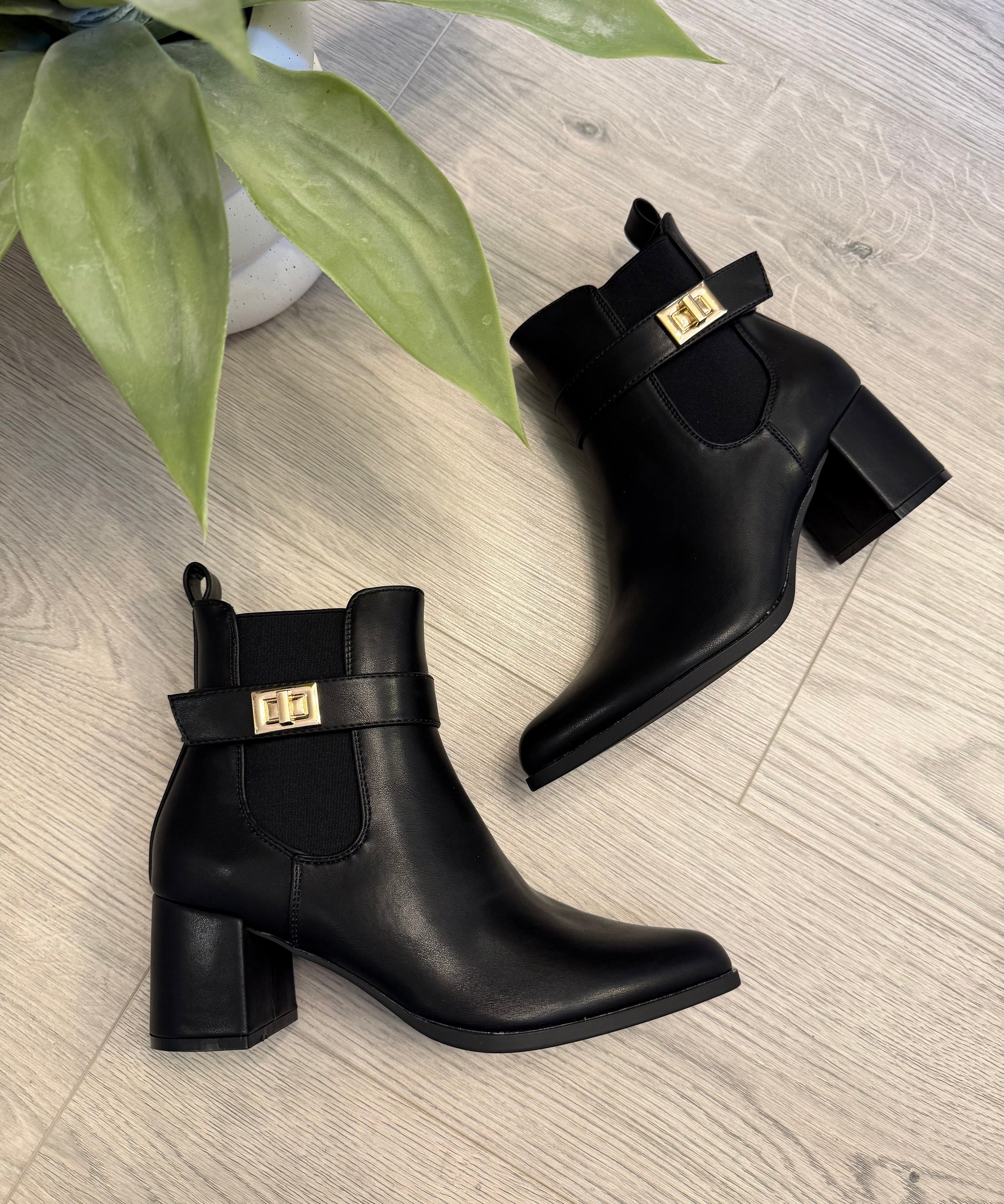 Bailey Ankle Boots In Black
