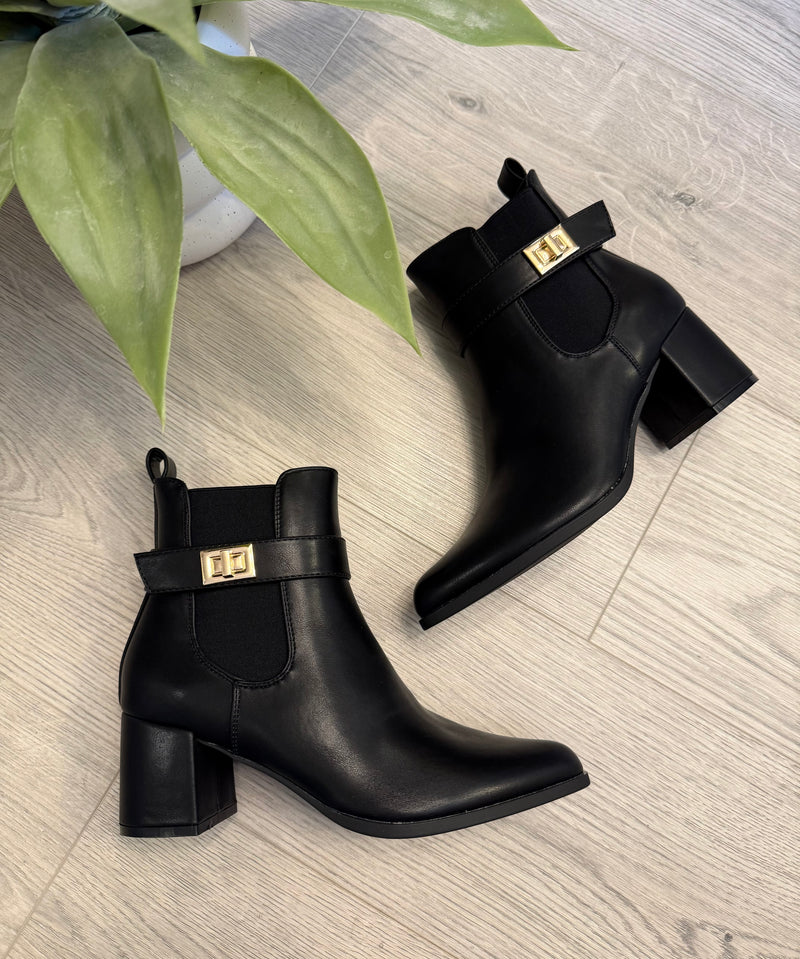Bailey Ankle Boots In Black