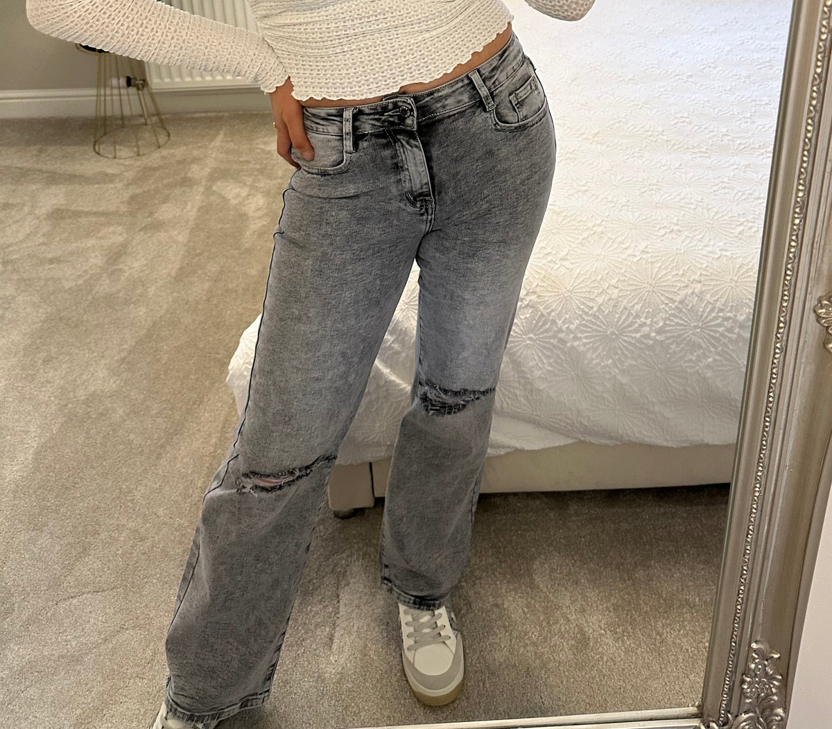 Riley Ripped Jeans In Grey Wash