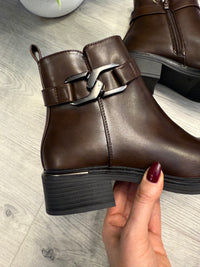 Carmen Ankle Boots In Chocolate
