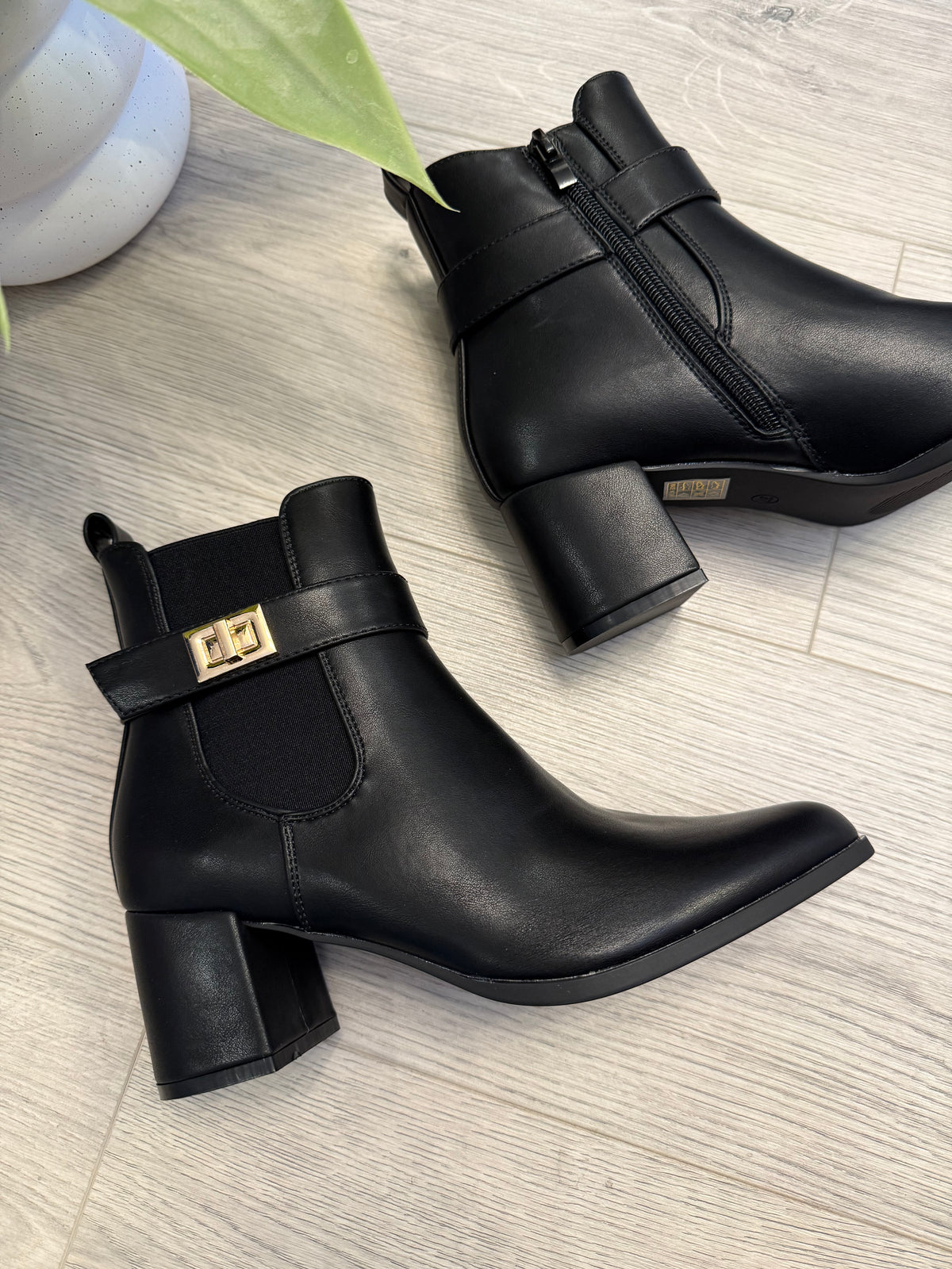 Bailey Ankle Boots In Black