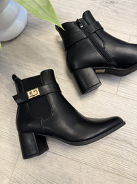 Bailey Ankle Boots In Black