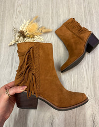 Evie Cowboy Boots In Camel
