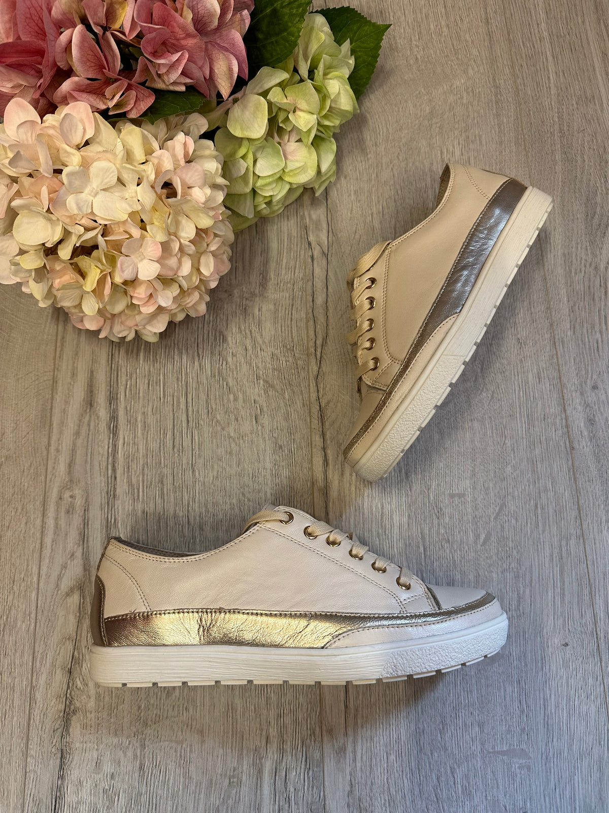 Caprice Leather Trainers In Cream/Gold
