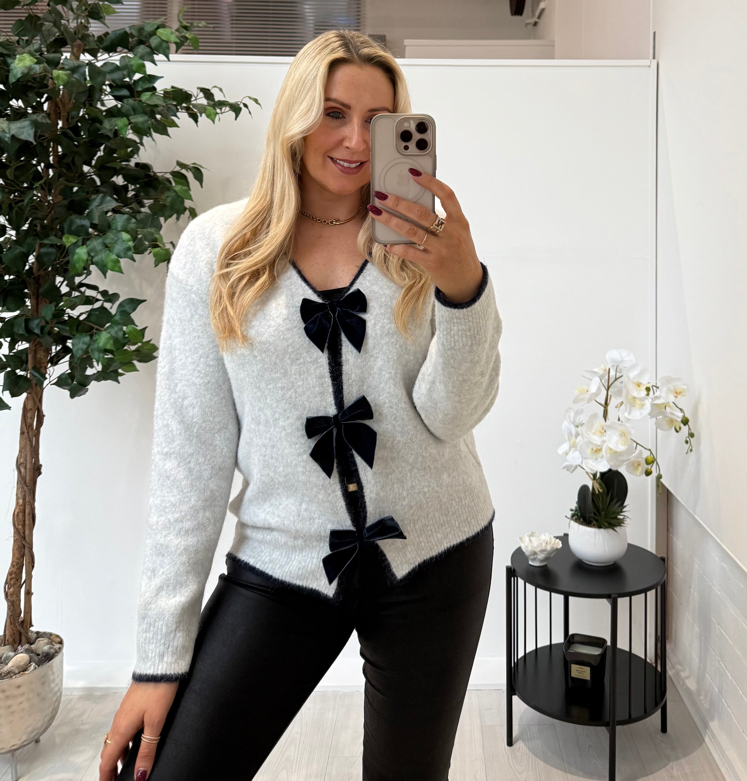 Betsy Bow Jumper In Grey