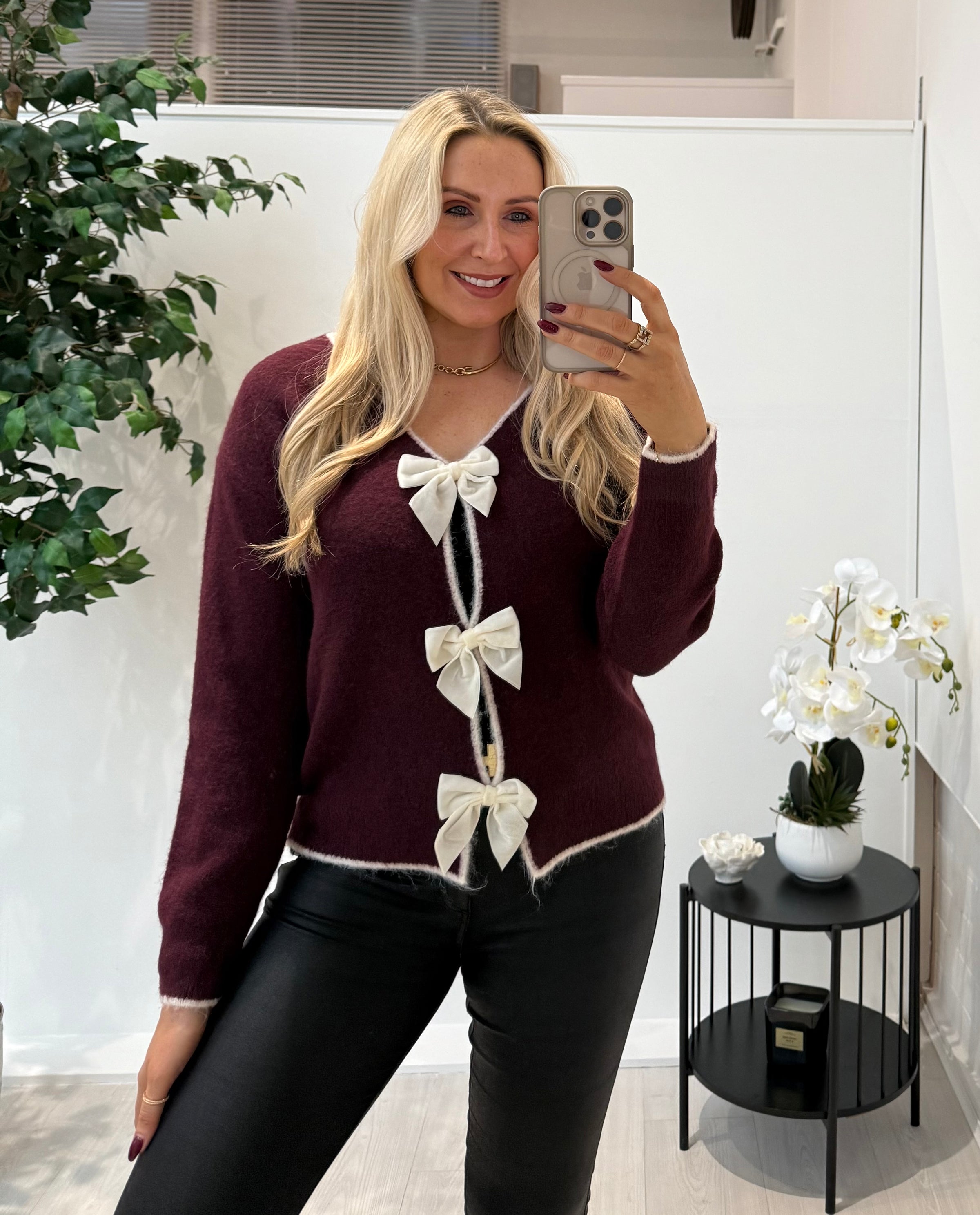 Betsy Bow Jumper In Burgundy