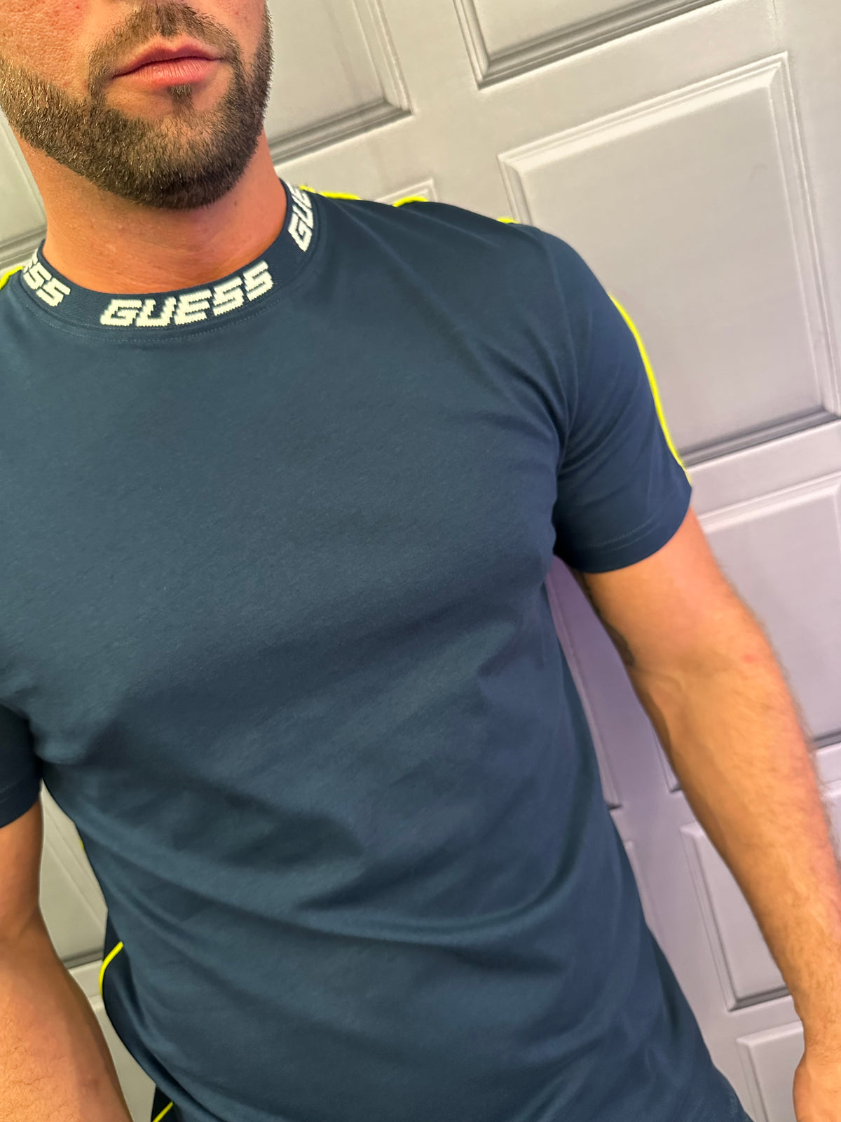 Guess T-Shirt in Navy