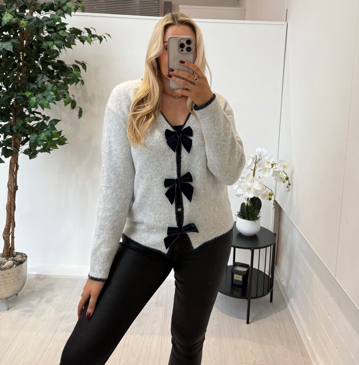 Betsy Bow Jumper In Grey