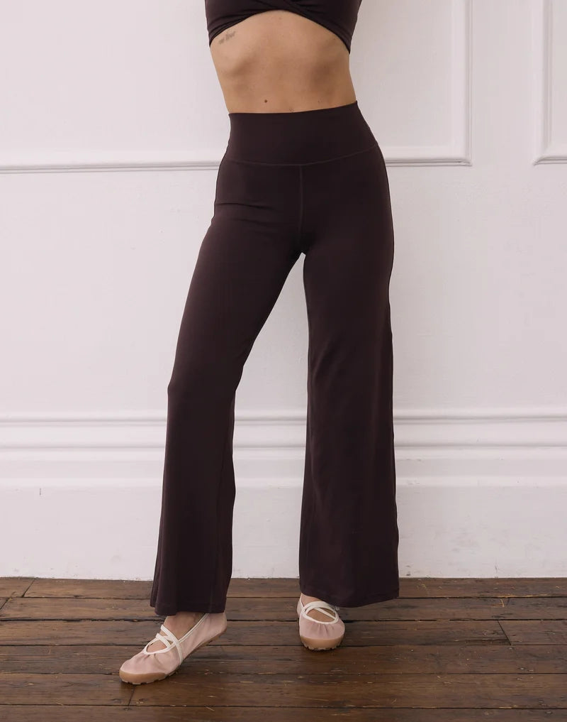 Gym + Coffee Daily Kind Soft Motion Wide Leg Legging in Mocha Bean